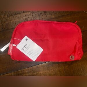 Lululemon everywhere belt bag